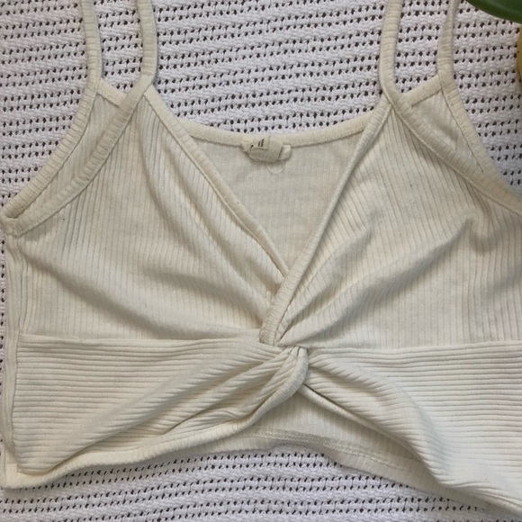 🌵4/$20 Garage Twist Top - Picture 3 of 3